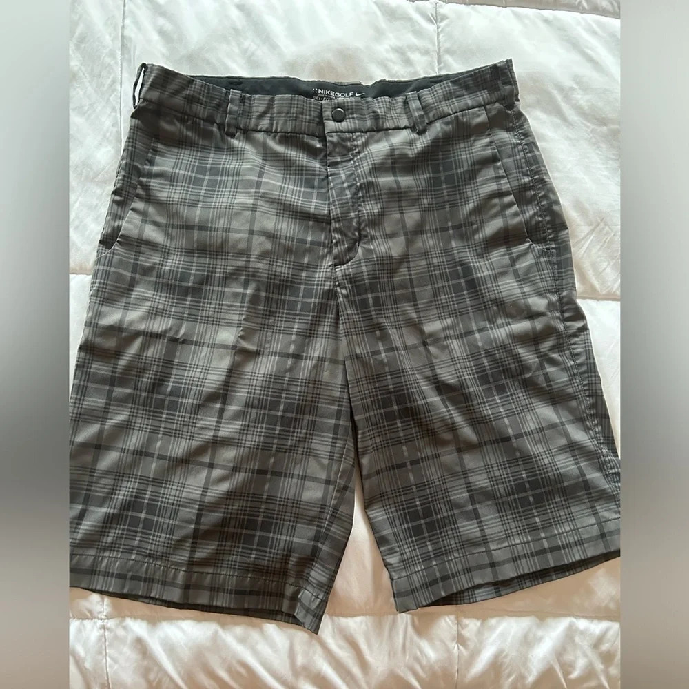 Nike Dri-Fit Men’s Golf Shorts Size 34 plaid